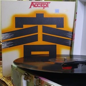 Vinyl Records Accept 'Kaizoku-Ban'